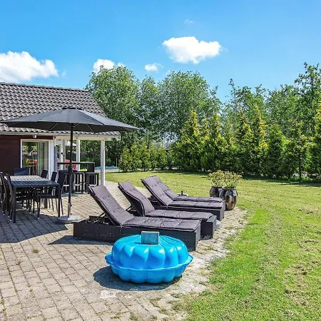 10 Person In Vaeggerlose-by Traum Boto By