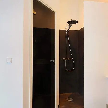 10 Person In Vaeggerlose-by Traum Boto By