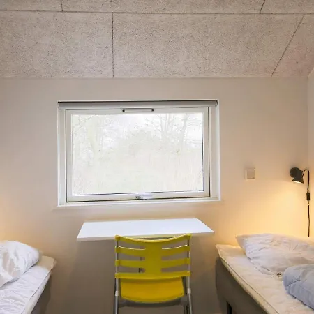 10 Person In Vaeggerlose-by Traum Boto By