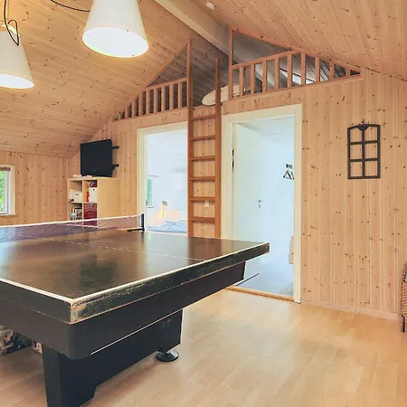 10 Person In Vaeggerlose-by Traum Boto By
