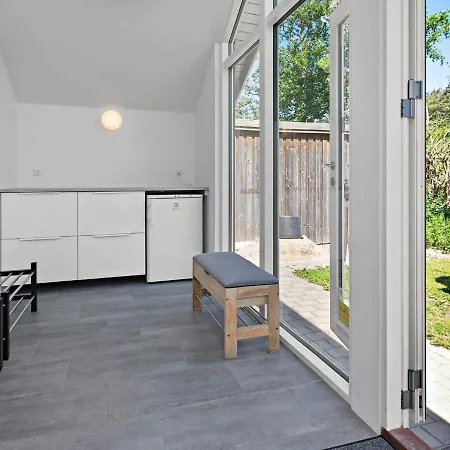 10 Person In Vaeggerlose-by Traum