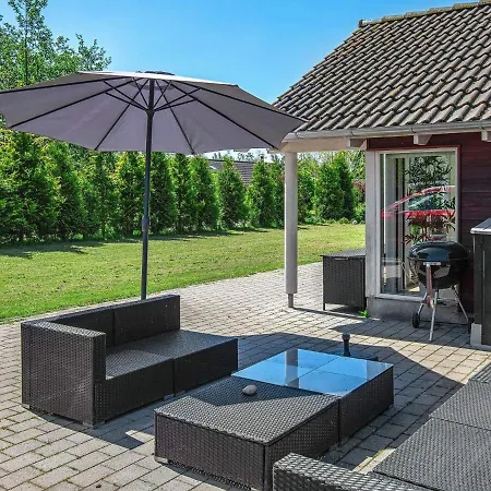 10 Person In Vaeggerlose-by Traum